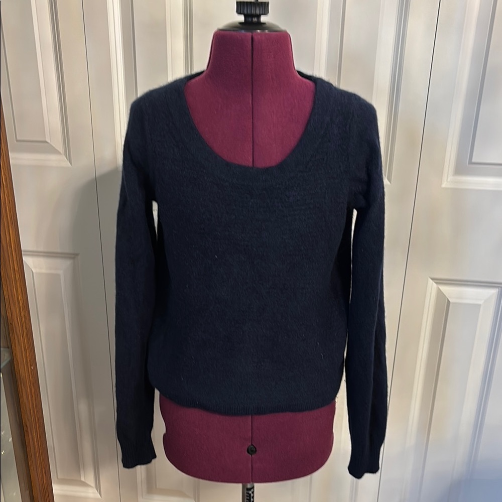 Quince Blue Crew Neck 100% Cashmere Sweater  Ribbed Cuffs
